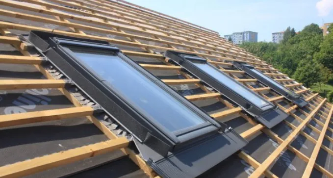 instalar ventanas velux en la cubierta en santiago de compostela, galicia